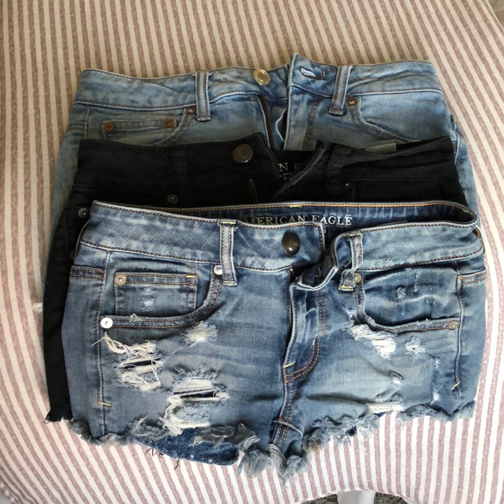 Bundle of 3 pairs of AE shorts